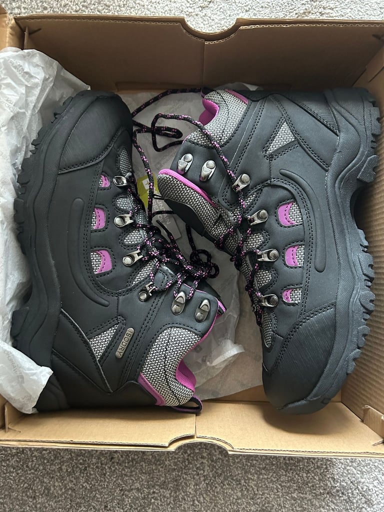 image for Mountain Warehouse (BRAND NEW) Size 7