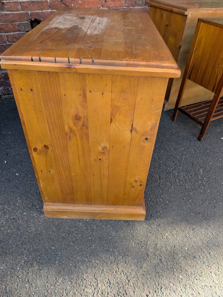Small chunky pine sideboard 