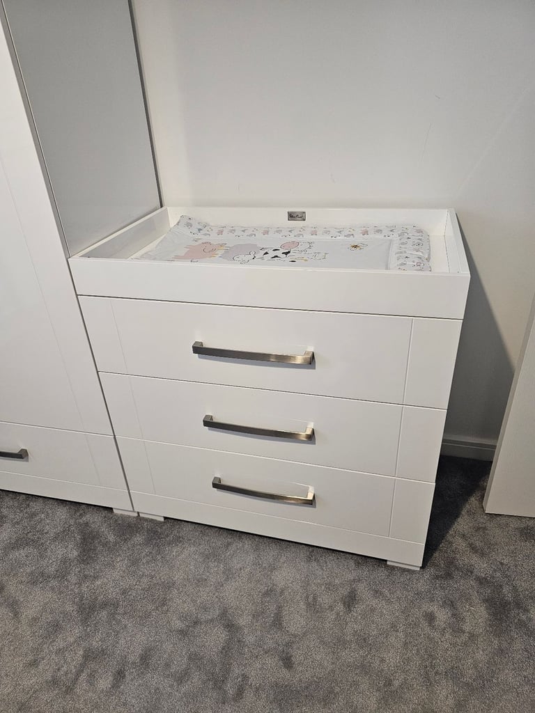 Silver Cross Nursery Furniture - drawers and wardrobe set