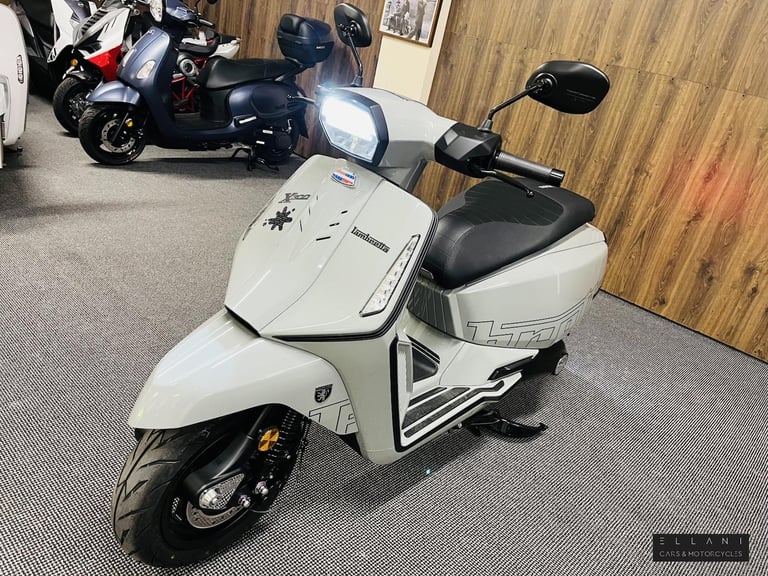 2025 Lambretta X 300 300 Scooter Petrol Automatic Euro 5 (25 ps) Scooter Petrol Automatic