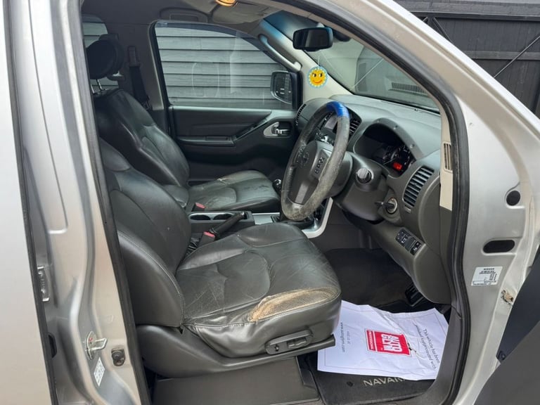 2012 Nissan Navara Double Cab Pick Up Tekna 2.5dCi 190 4WD PICK UP DIESEL Manual