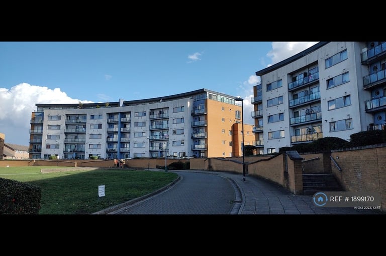 2 bedroom flat in Tideslea Path, London, SE28 (2 bed) (#1899170)