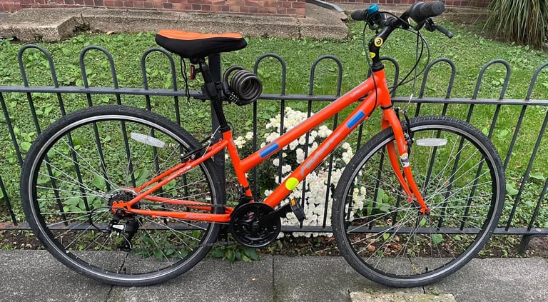 Beautiful adult hybrid Falcon bike in very good condition 