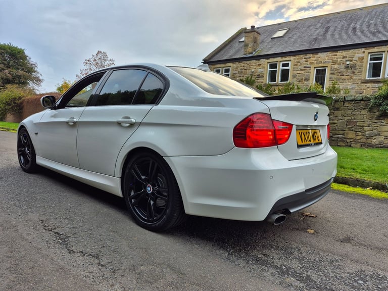 BMW, 3 SERIES, Saloon, 2010, Manual, 1995 (cc), 4 doors