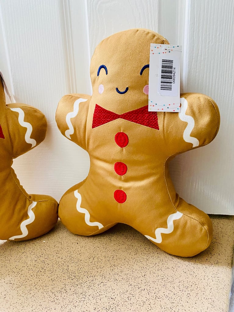 New pair of gingerbread men cushions 