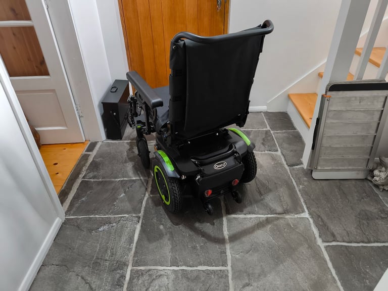 Quickie Q100R Electric wheelchair