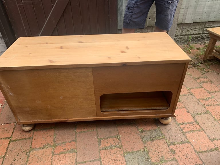 Wooden tv stand with drawers