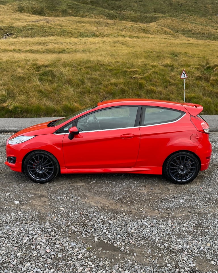 Ford, FIESTA, Hatchback, 2014, Manual, 1241 (cc), 3 doors