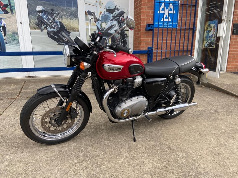 TRIUMPH BONNEVILLE T100, IMMACULATE ! 