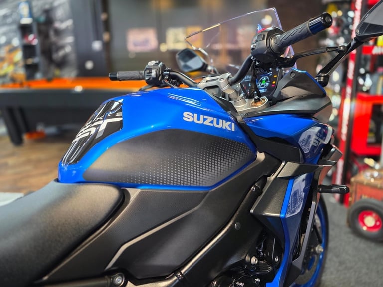 2023 SUZUKI GSX-S 1000 GT LUGGAGE WITH 4,870 MILE'S 