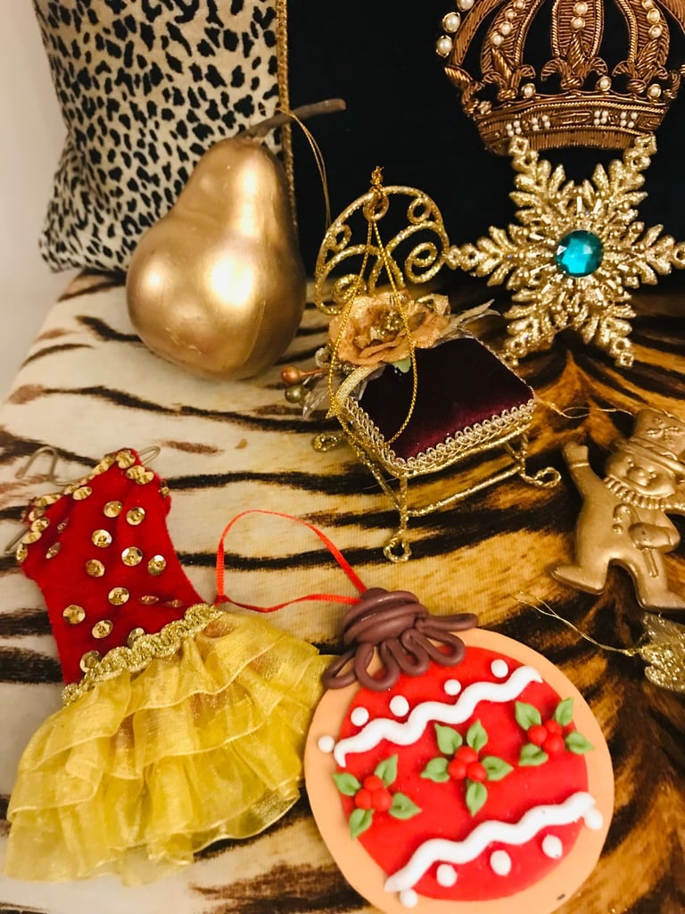 JOB LOT OF GOLD GLITZY ASSORTED CHRISTMAS TREE DECORATIONS X12