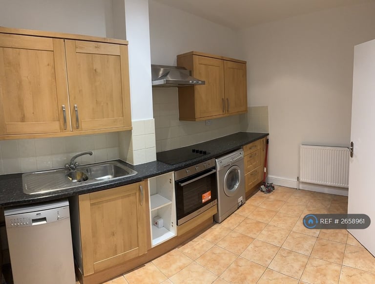 1 bedroom flat in Park Road, London, N14 (1 bed) (#2658961)