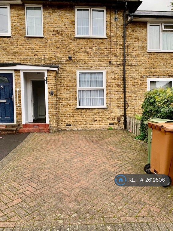 image for 2 bedroom house in Peterborough Road, Carshalton, SM5 (2 bed) (#2619606)