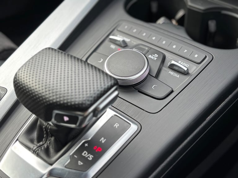 2019 Audi A4 2.0D 35 TDI S Line S Tronic Automatic Black Estate Diesel ULEZ FSH ESTATE Diesel Aut...