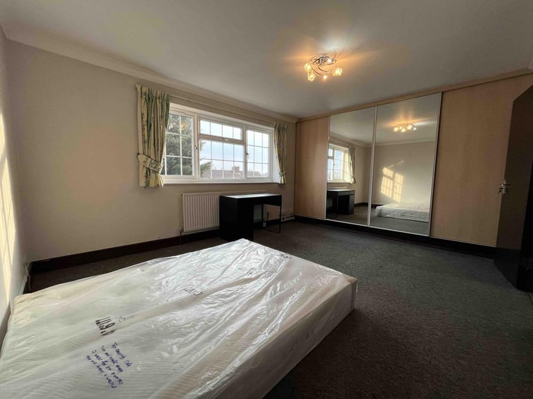 3 bedrooms in 63 Carterhatch Road, EN3 5LT