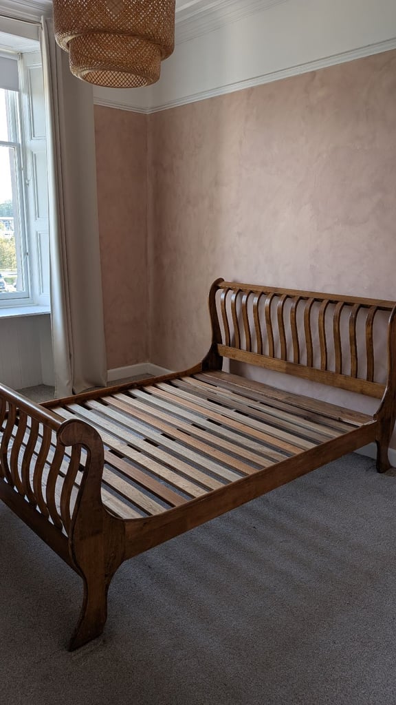 image for King Size Solid Oak Sleigh Bedframe