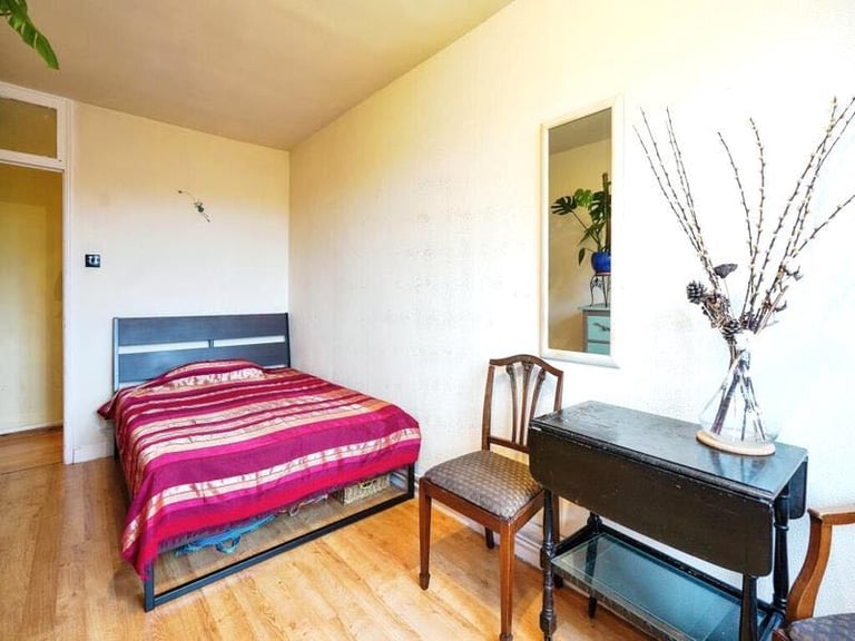 image for Cheap Double Room near Battersea Station £800 with all bills included ! 