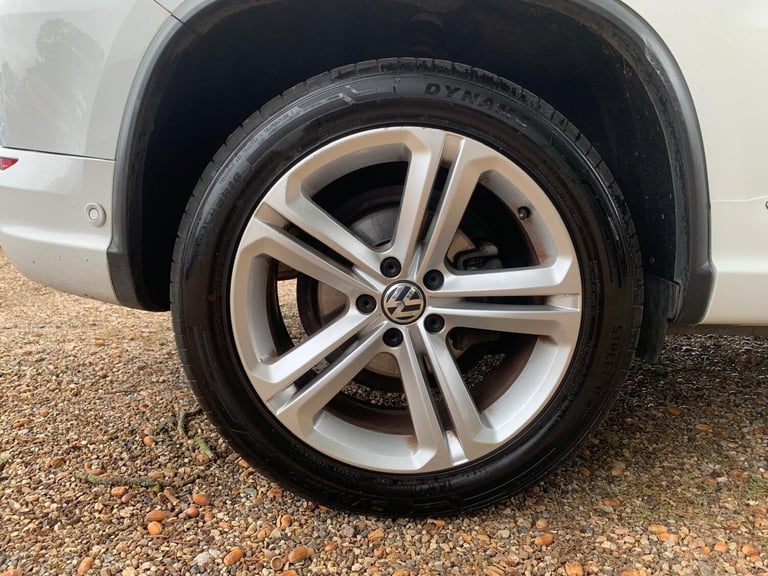 2014 Volkswagen Tiguan 2.0 TDi BlueMotion Tech R-Line 177 5dr ESTATE Diesel Manual