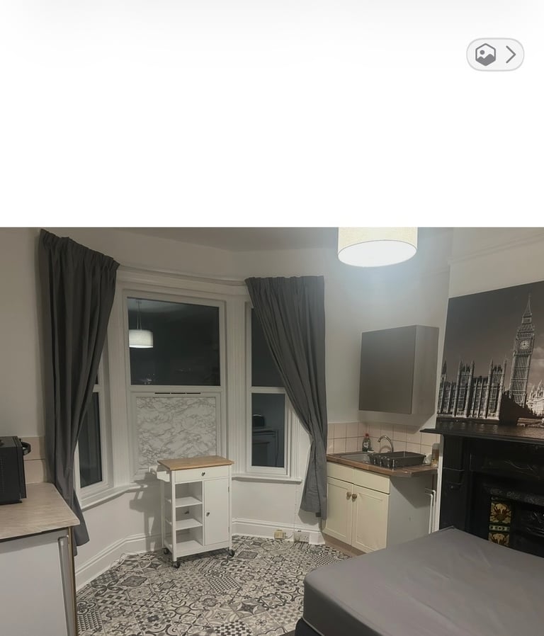 Bed-sitting room to rent