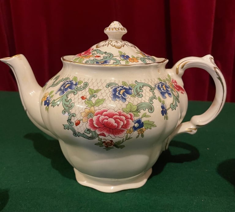 Tea pot & Jugs ( Booth Floradora )