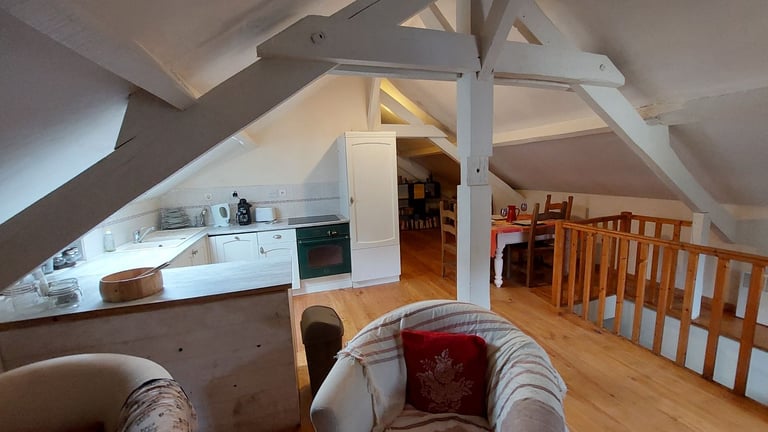 Large property and commercial opportunity in Cabrerets, Midi-Pyrenees (Occitanie)