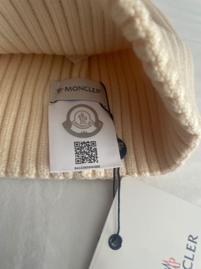 Moncler beanie cream