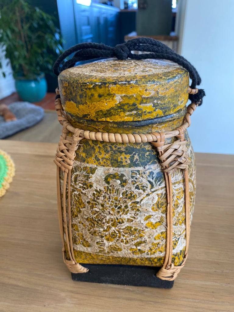 image for Vintage oriental rice pot 8 ins 