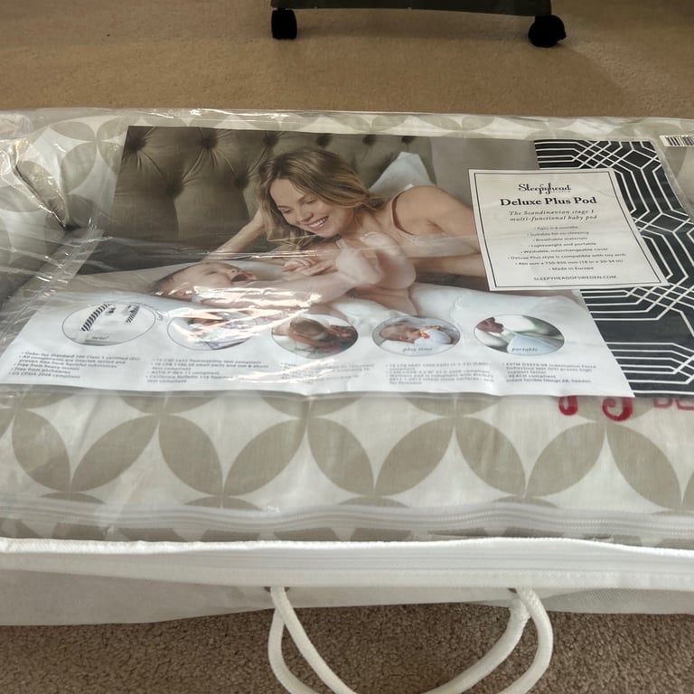 image for Sleepyhead deluxe plus pod 0-8 months, excellent condition in original packaging 