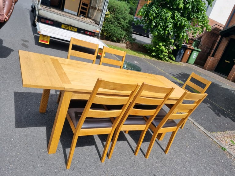 Fully extendable solid oak table and 6 chairs 