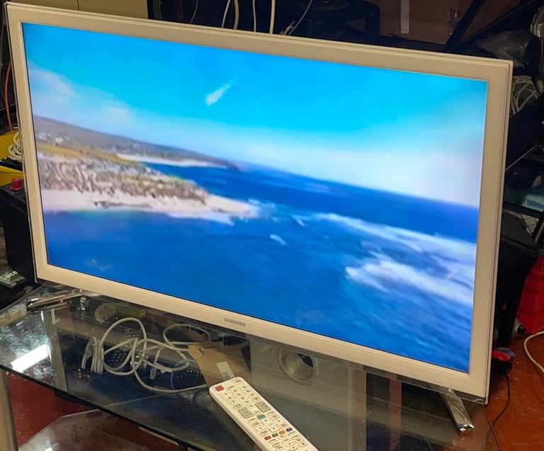 Smart TV: SAMSUNG Model : U32F4510AK