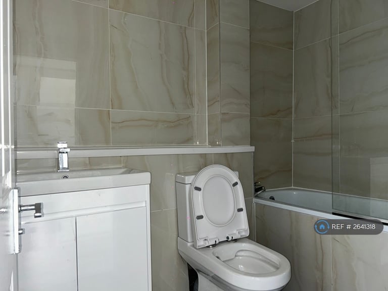 2 bedroom flat in Cherry Trees, Hartley, Longfield, DA3 (2 bed) (#2641318)