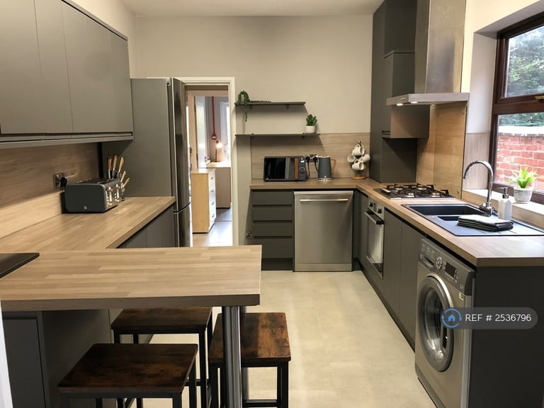 5 bedroom house in Kingsway, Coventry, CV2 (5 bed) (#2536796)