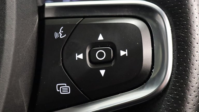  Volvo XC40 T3 R-Design (Lounge Pack, Sunroof, Harman Kardon, 360 Camera, BLIS) Petrol Automatic
