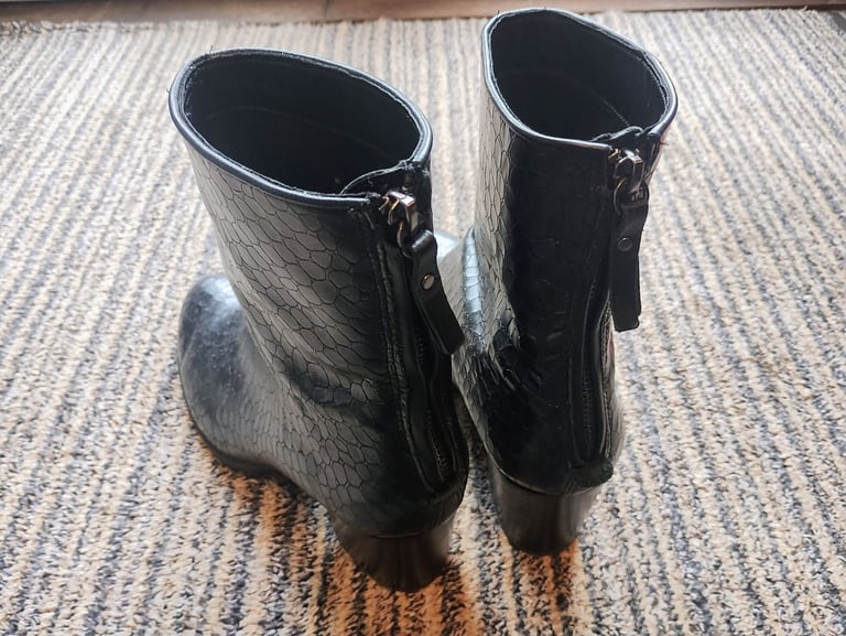 image for Ladies size 6 ECCO boots