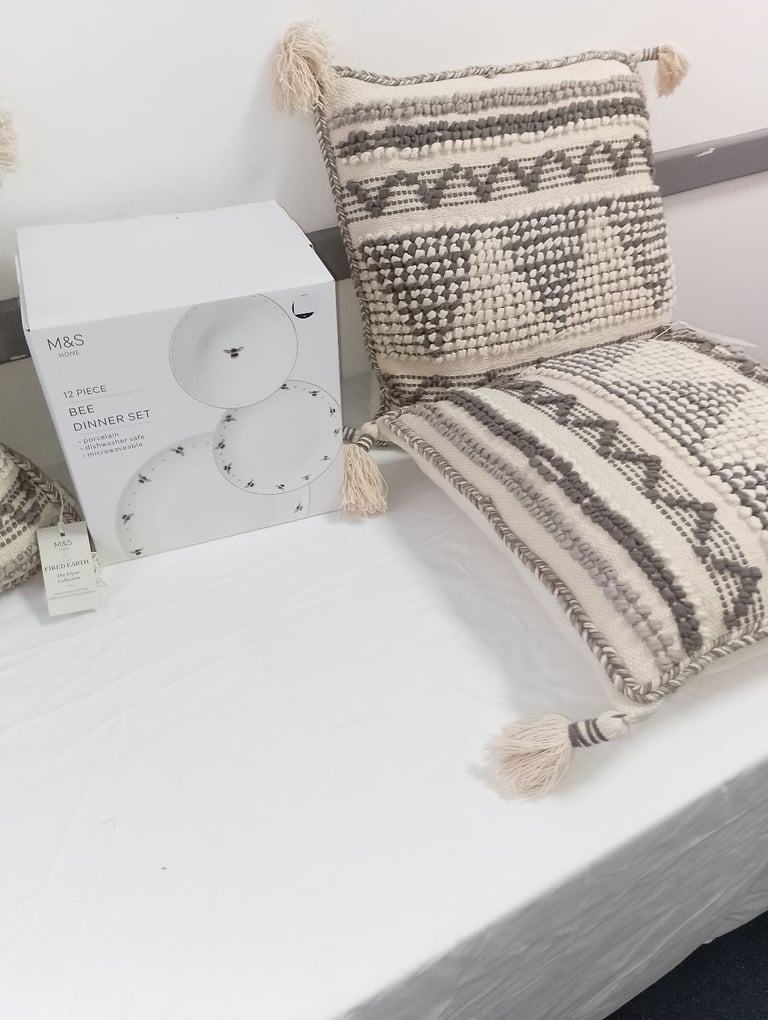 Cushions and dinner set 