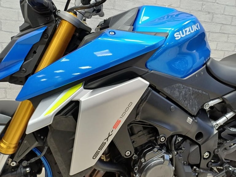 Suzuki GSXS1000   22 plate  only 6615 miles  full service history  delivery p...