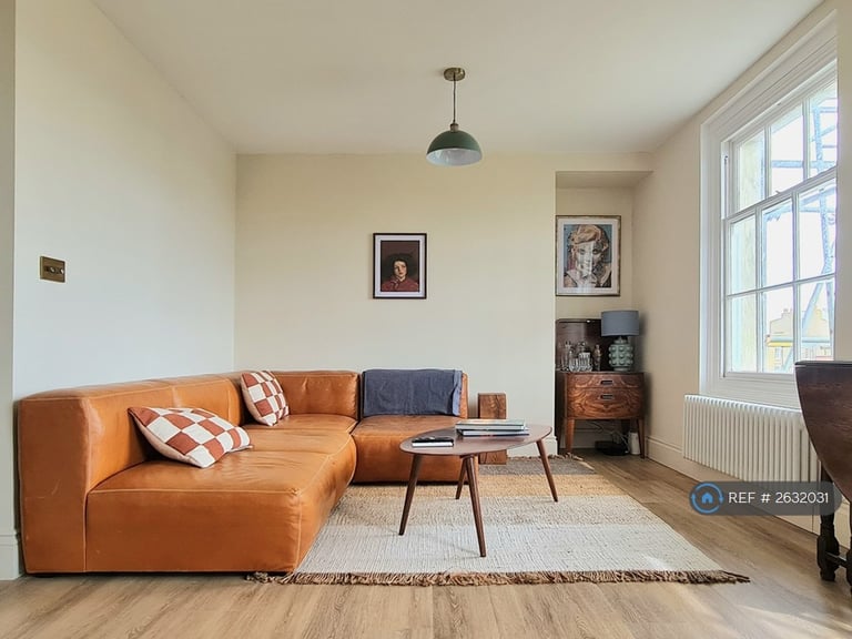 1 bedroom flat in Trinity Square, Margate, CT9 (1 bed) (#2632031)