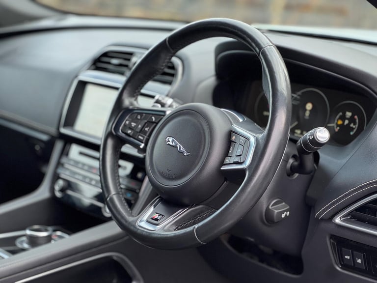 2017 Jaguar F-Pace 3.0 D300 V6 S Auto AWD Euro 6 (s/s) 5dr ESTATE Diesel Automatic