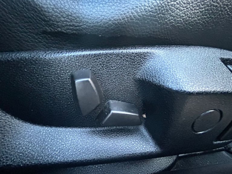 2011 60 BMW 5 SERIES 3.0 523I SE TOURING 5DR PETROL STEPTRONIC EURO 5 (204 PS)