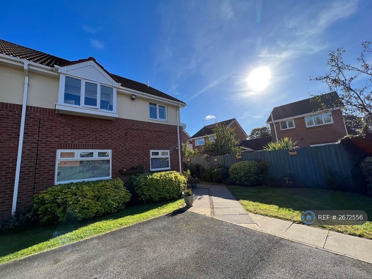 2 bedroom flat in Chaucer Close, Gateshead, NE8 (2 bed) (#2672556)