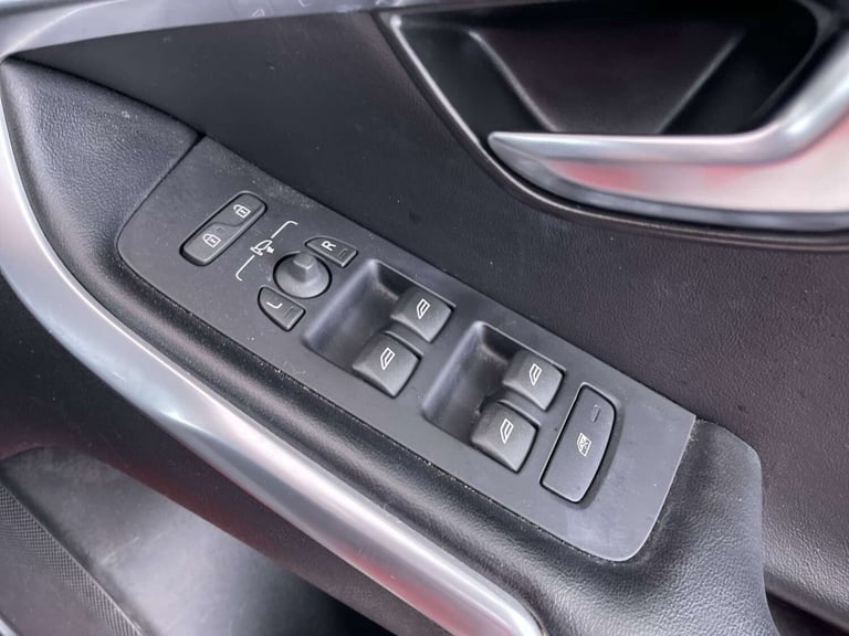 2015 Volvo V40 2.0 V40 R-Design Nav D2 5dr Hatchback Diesel Manual