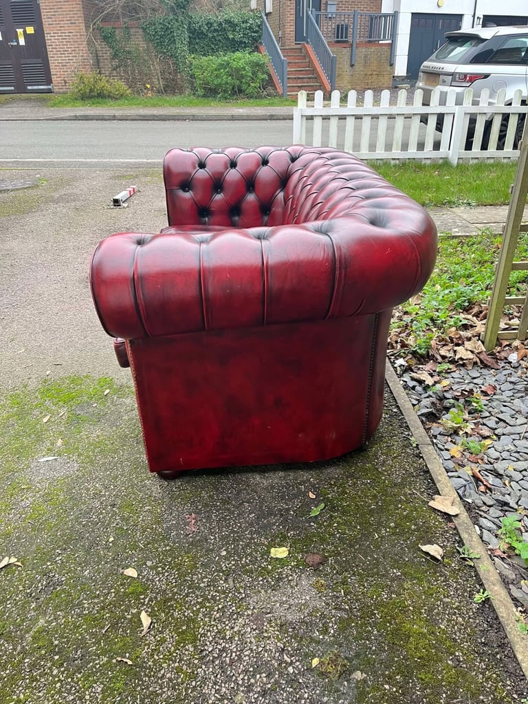 Stunning Oxblood Red Leather Chesterfield 2-Seater Club Sofa