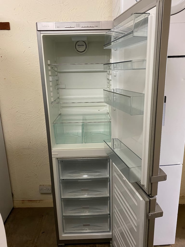 ♻️CHROME MIELE 6.5FT FRIDGE FREEZER