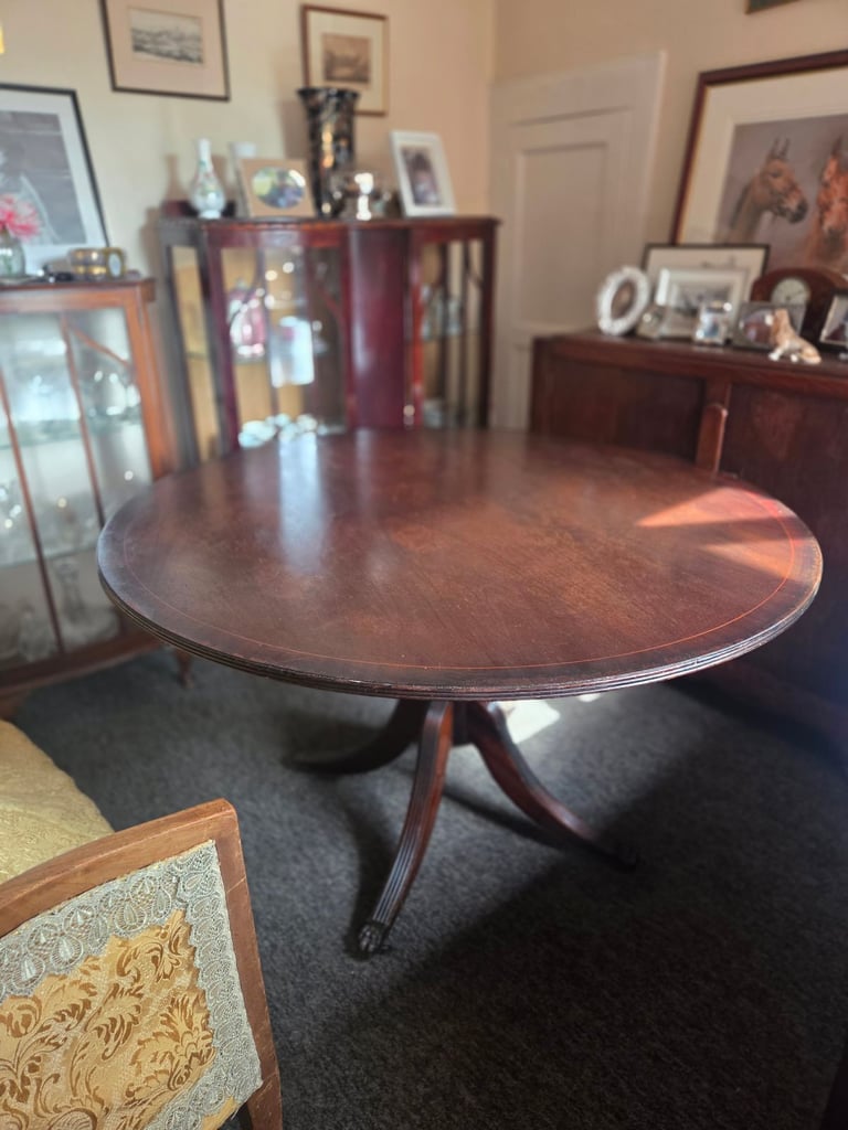 Beautiful antique mahogany round tilt table and chairs
