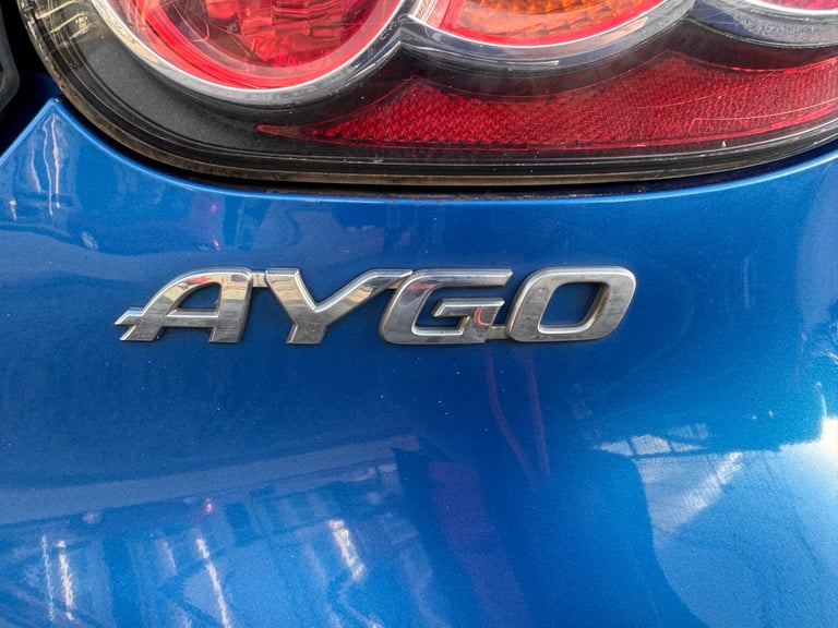 2011 Toyota AYGO 1.0 VVT-i Blue 5dr HATCHBACK Petrol Manual