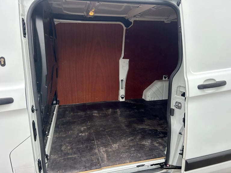 FORD TRANSIT CUSTOM 2.0 340 A/C LWB + Â?14,975 Plus VAT +