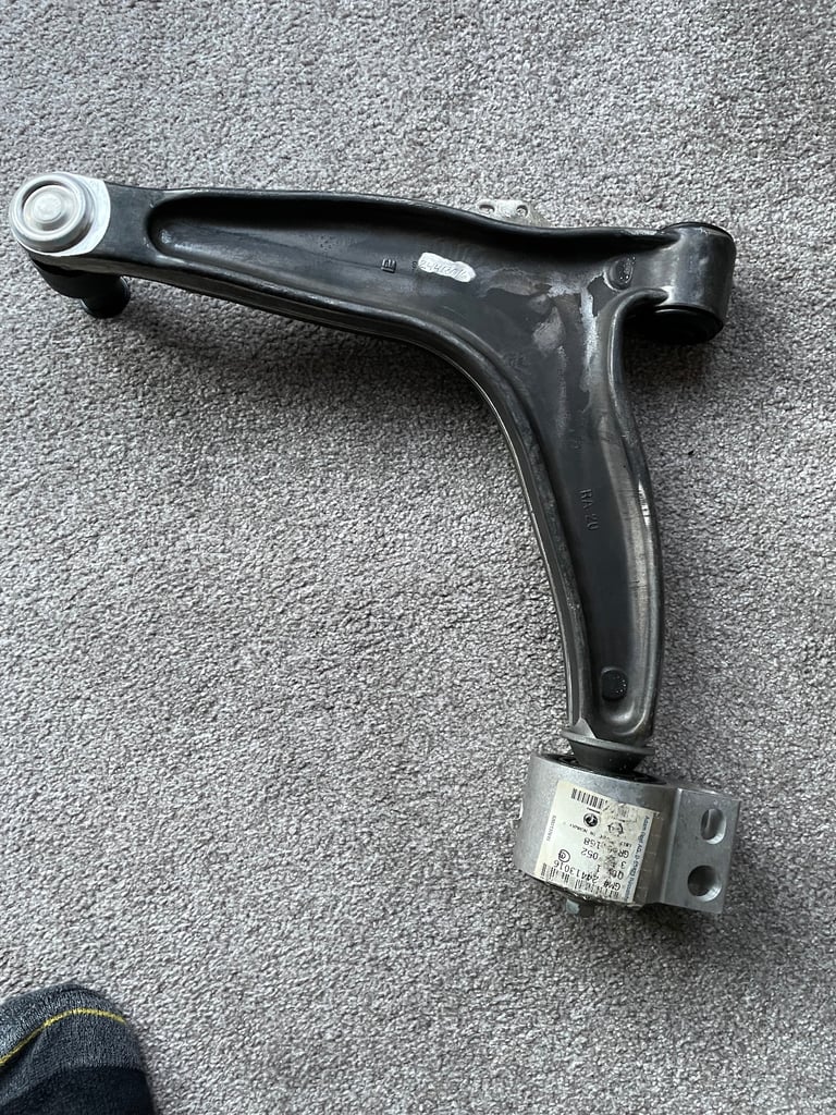 Genuine new Vauxhall Vectra RH front suspension arm