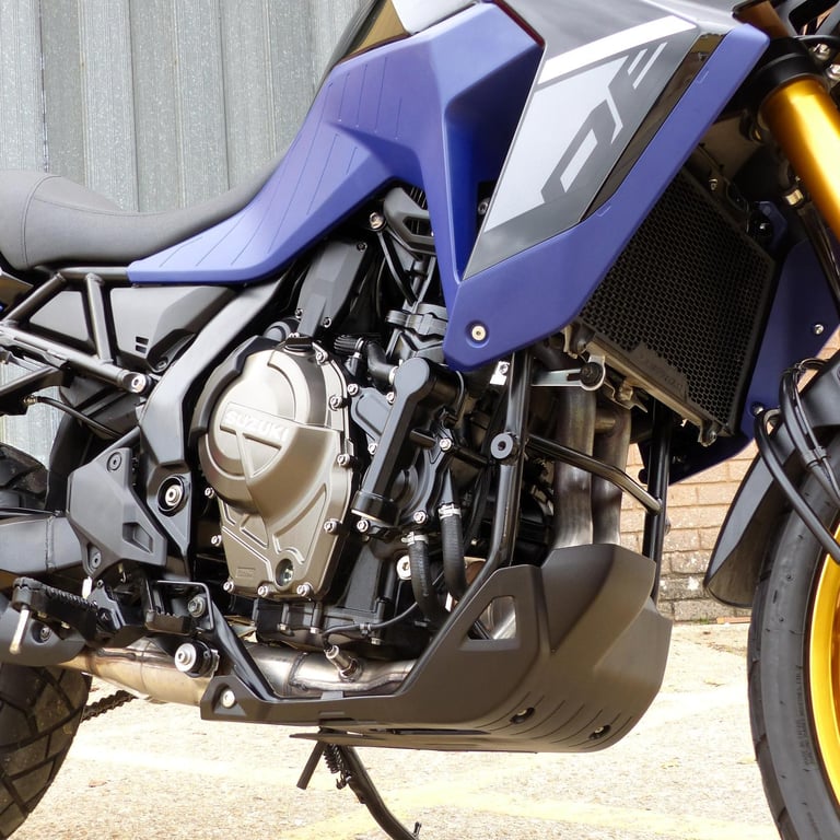 2025 Suzuki DL800 V-Strom DE – Immaculate, 1- Owner, FSH, 16 months Warranty .