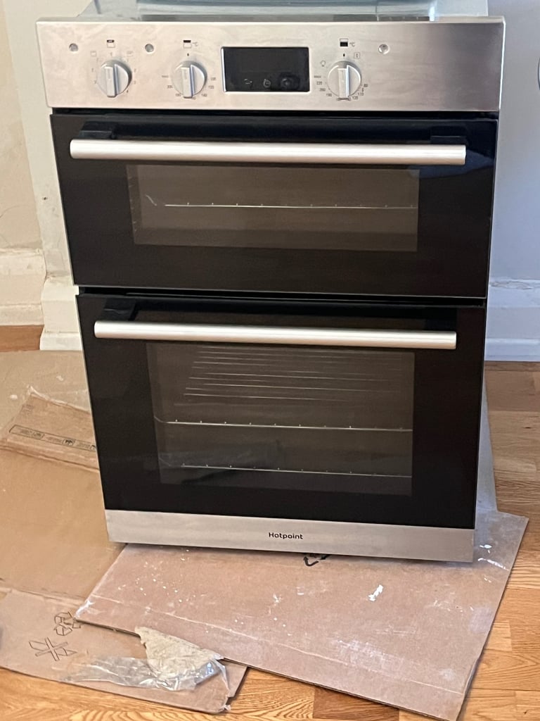 *AS NEW CONDITION* Stainless Steel Hotpoint 'A' energy rated Built-in Electric Fan Double Oven 