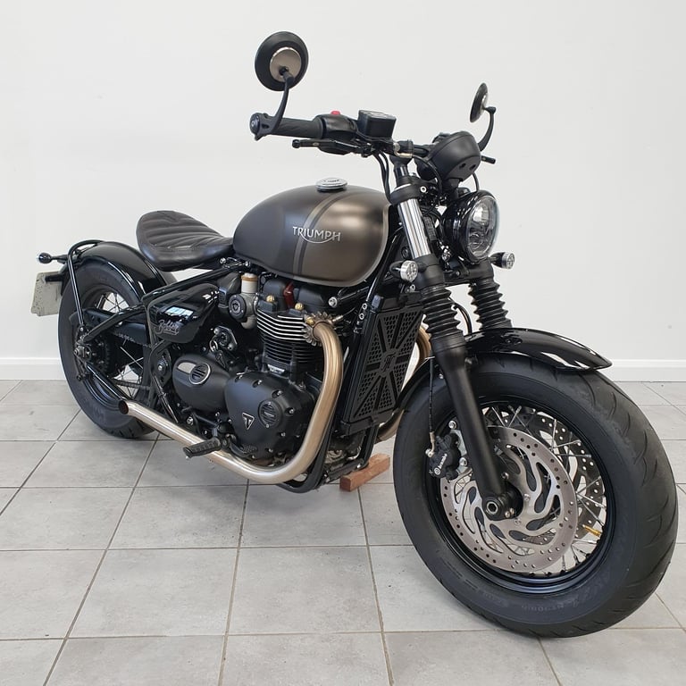 Triumph Bobber 1200, 1729 miles, Motone 2-2 Turnouts, L.E.D Indicators
